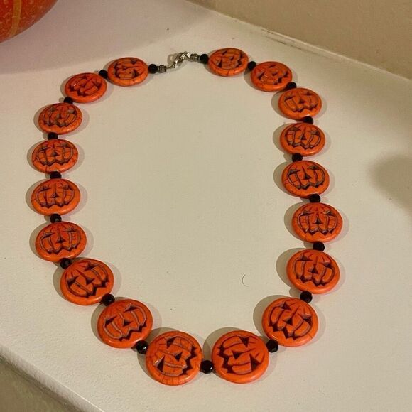Trendy Orange Dyed Jack O Lantern Stone Beaded Necklace Womens Halloween - Picture 2 of 5